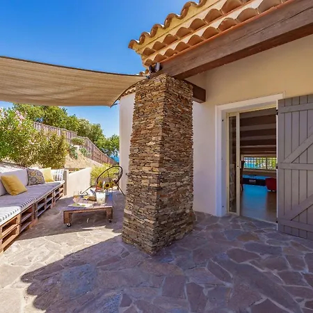 Prázdninový dům Sea View, Vue Mer, Piscine Le Lavandou